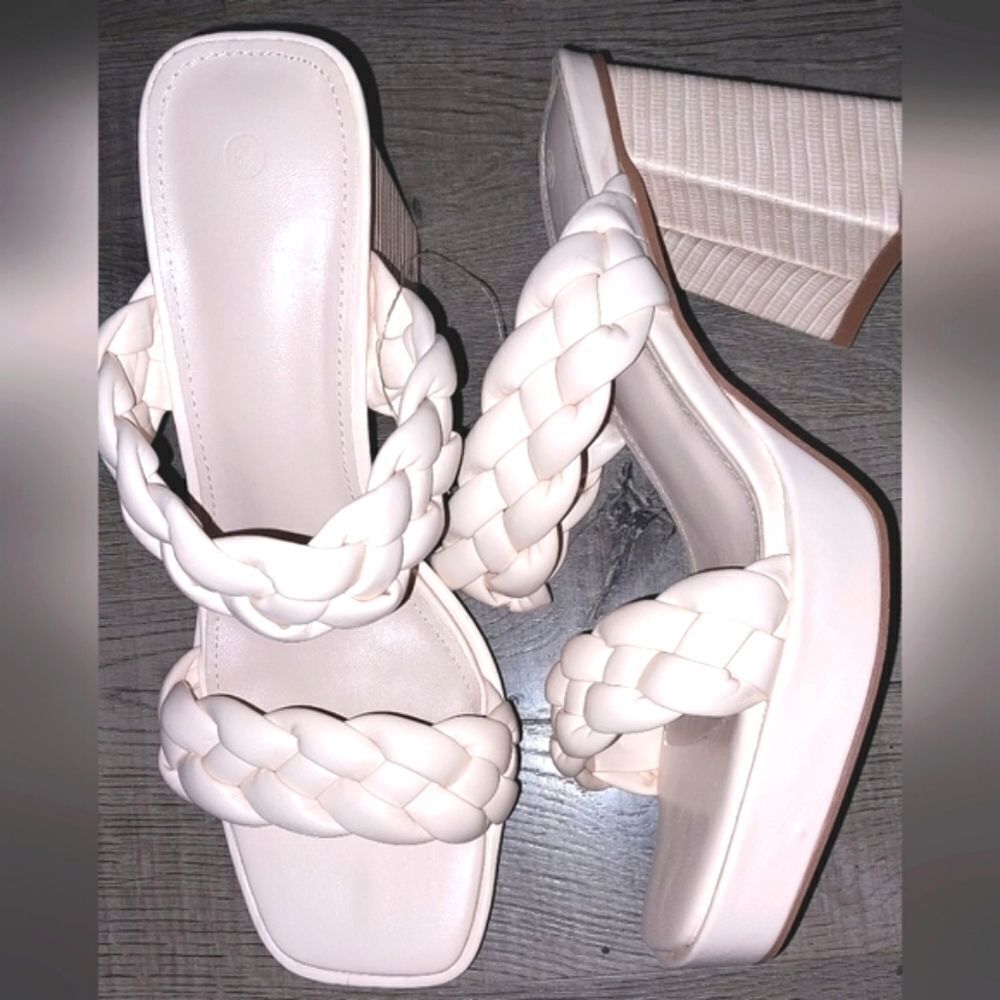 Ladies  Apricot Two Braid Band Sandle Heels sz 8.5